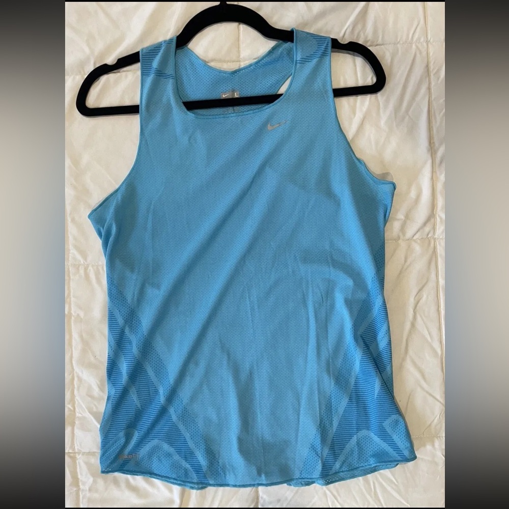 Women’s Nike Mesh Running Shirt - Size Large